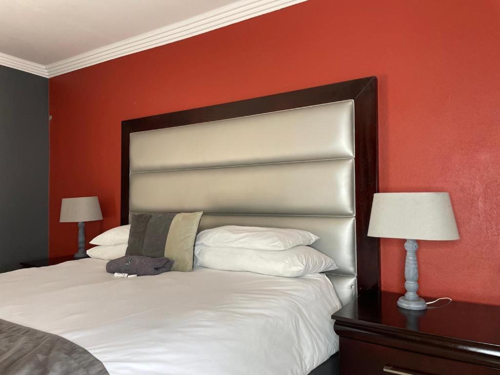 1 Oak Lodge