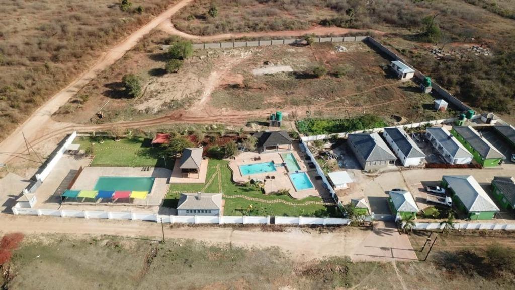 1 Oak Lodge *
