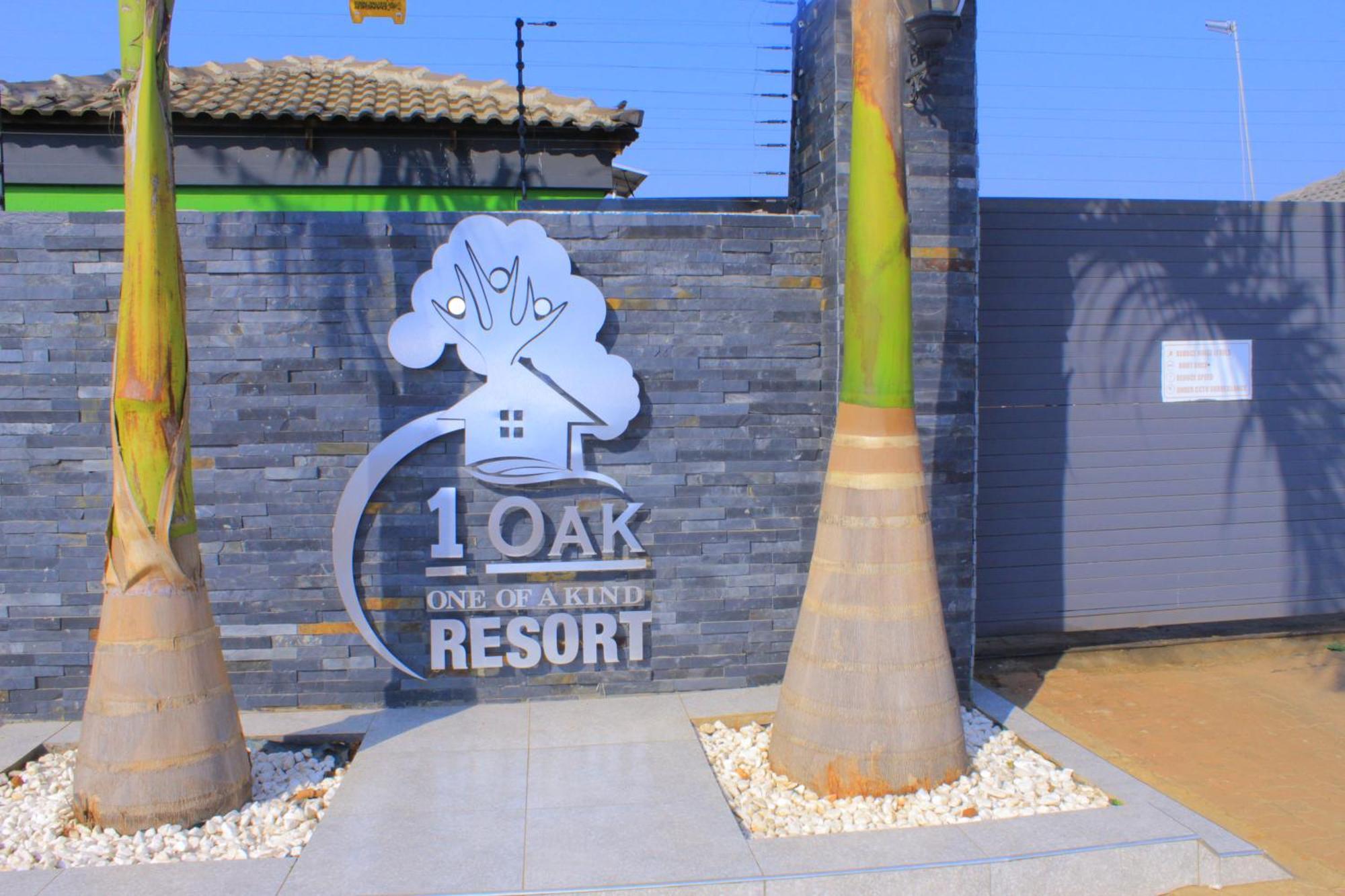 1 Oak Lodge