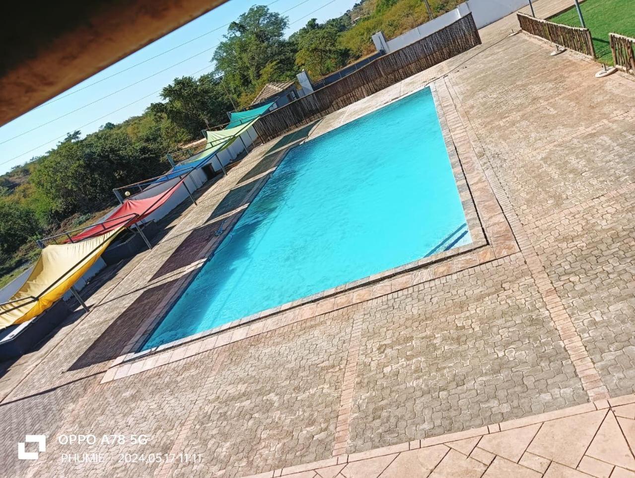 1 Oak Lodge *