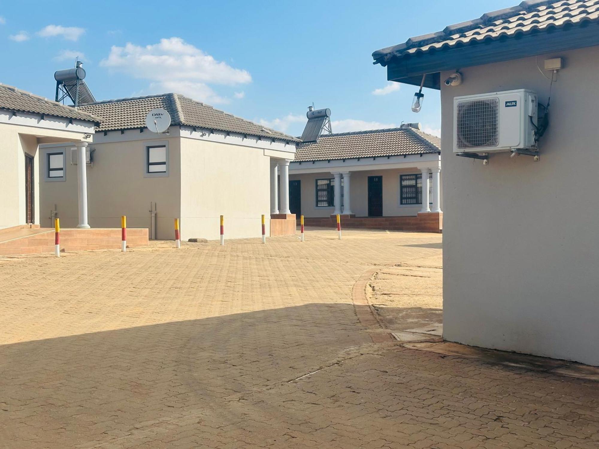 1 Oak Lodge Thohoyandou